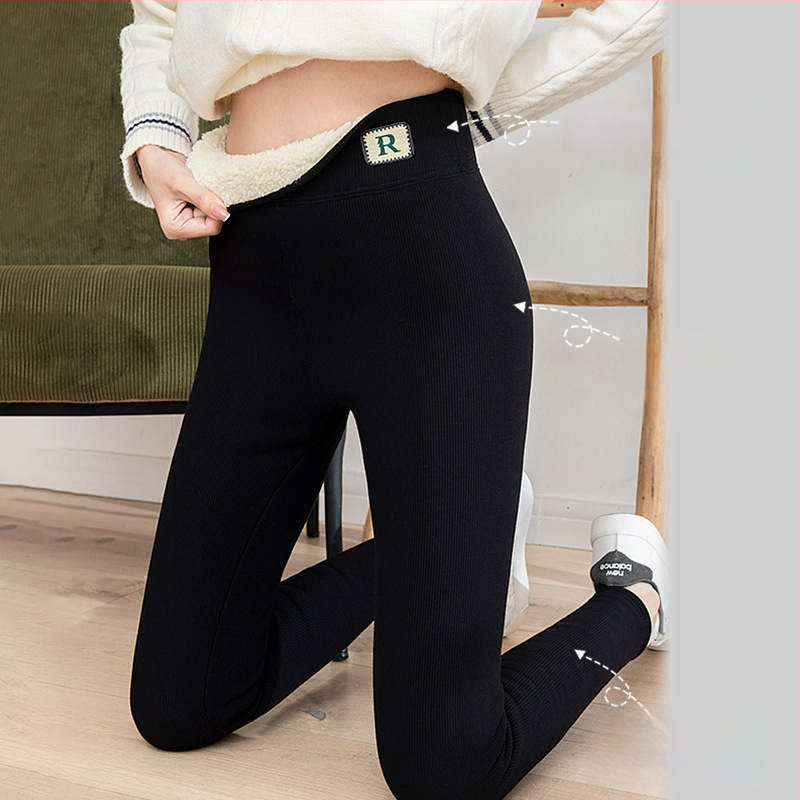 Fliisiga vooderdatud leggingid, kõrge vöökoht, lühike lõige, paksud ja soojad, viskoosist kootud