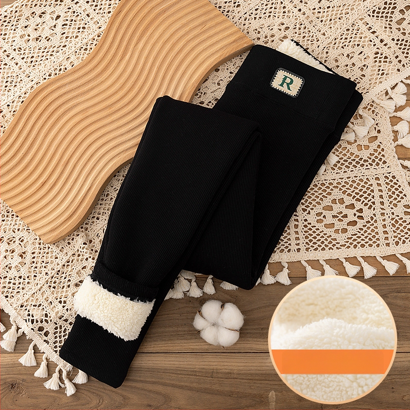 Fliisiga vooderdatud leggingid, kõrge vöökoht, lühike lõige, paksud ja soojad, viskoosist kootud