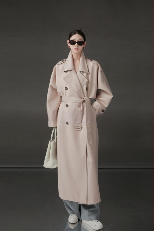 Női brit stílusú trench kabát, hosszított szabás, poliészter anyag 95%+, hercegnő ujjas ujjakkal, zakó típusú gallér