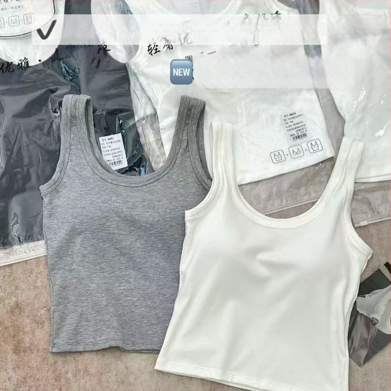 Kremlik ar iebūvētām krūšu spilventiņiem, pūkains kokvilnas audums, 70-80% kokvilnas, 201-250 g/m2 biezums, apaļš kakls, sling stils, rudens 2025