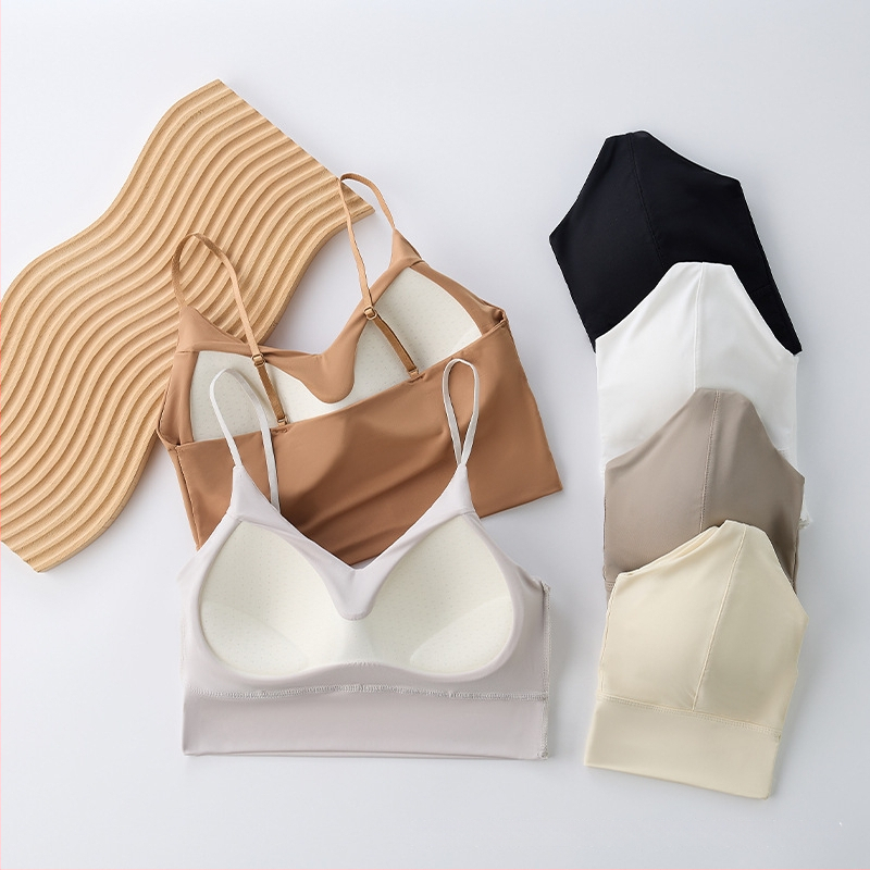 Bez plecu top no ice silk auduma, galvenais materiāls neilons 80–90%, pilns kauss, kausa forma: augšējā plāna / apakšējā bieza, korejiešu stila aizmugures dizains, elpojošs un ērts