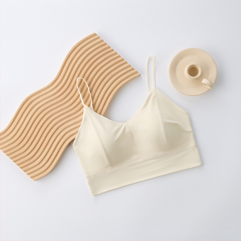 Bez plecu top no ice silk auduma, galvenais materiāls neilons 80–90%, pilns kauss, kausa forma: augšējā plāna / apakšējā bieza, korejiešu stila aizmugures dizains, elpojošs un ērts