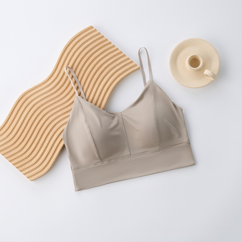 Bez plecu top no ice silk auduma, galvenais materiāls neilons 80–90%, pilns kauss, kausa forma: augšējā plāna / apakšējā bieza, korejiešu stila aizmugures dizains, elpojošs un ērts