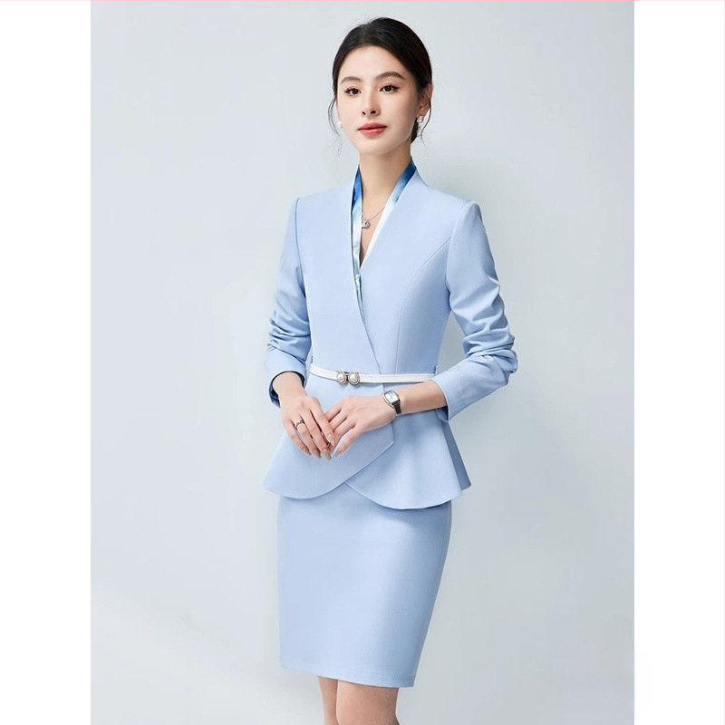 Sieviešu divdaļīgs biroja kostīms, rudens 2024, poliestera audums, 90–95% poliestera šķiedras, midi svārki, garas piedurknes