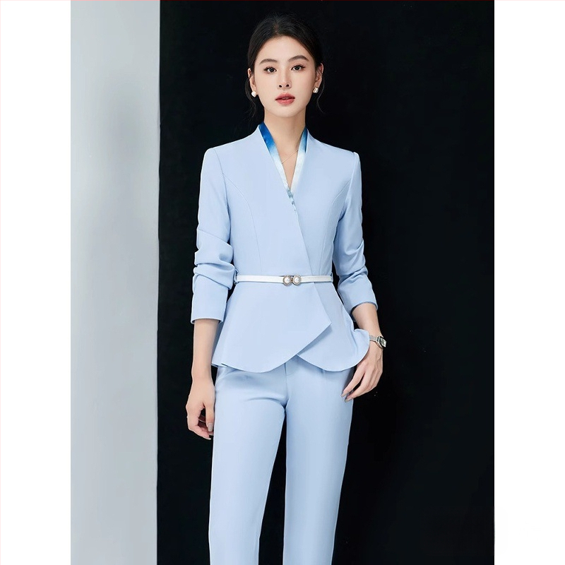 Sieviešu divdaļīgs biroja kostīms, rudens 2024, poliestera audums, 90–95% poliestera šķiedras, midi svārki, garas piedurknes