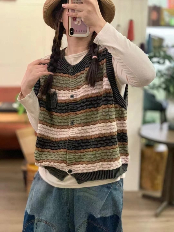 Raibā bez piedurknēm veste ar vienas rindas pogu, bez apkakles, kokvilnas adījums