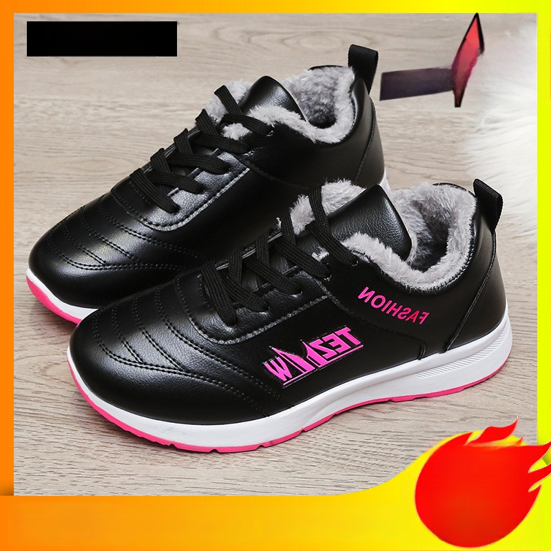 Sieviešu sporta apavi ar ādas augšdaļu un kažokādas iekšējo odai, apaļa purngala, zems papēdis 1–3 cm, šņorējami, injekcijas veidota zole