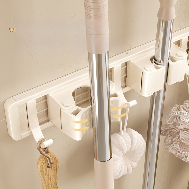 Stienā sienas plaukts mopam un slotai Crown Toon, materiāls: kosmiskais alumīnijs un plastmasa, uzstādīšana bez urbumiem, uzglabāšana mopas rokturiem, virsmas apdare: spreja plastmasa, svars 0,3 kg