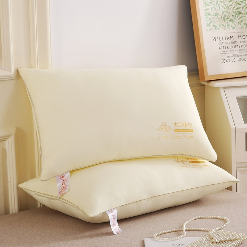 Ristkülikukujuline padja südamik ühe inimese jaoks, hingav polüesterkiududest täidis (99%), kattekiht keemilistest kiududest (99%), kaal 0.55–1.0 kg