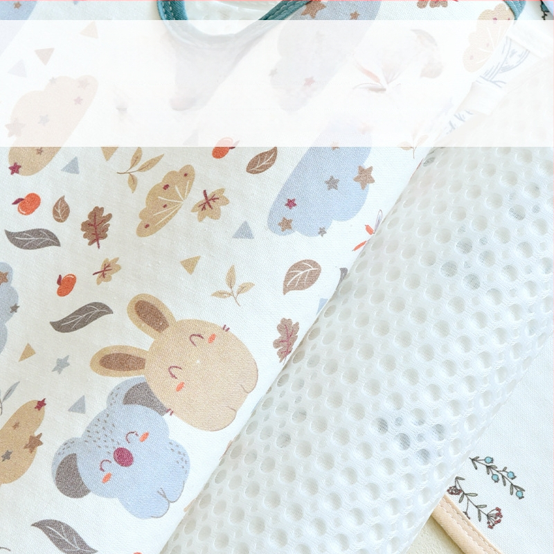 Elpojošs sēdekļa paliktnis bērnu ratiem, automašīnas sēdeklim un augstajam krēslam – 30% ramie, 70% kokvilna; piemērots vecumam 0-2 gadi