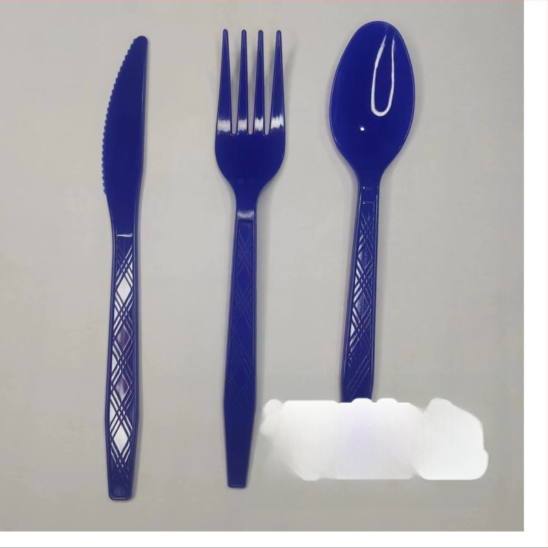 Ledus hokeja dzimšanas dienas galda piederumi – papīra šķīvji, salvetes, galdauts; hokeja tēma