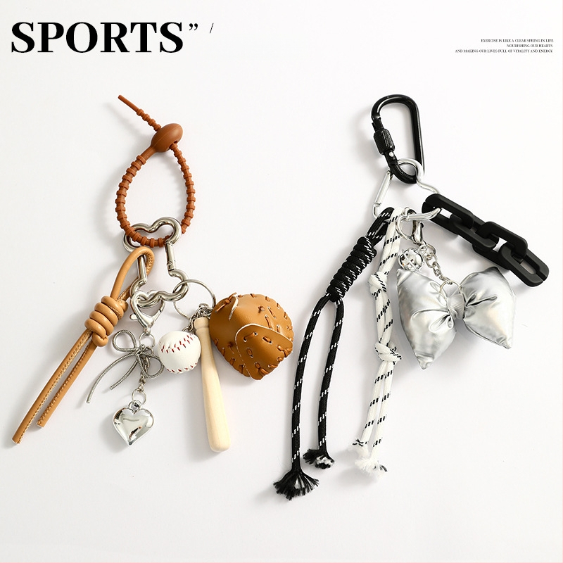 Graceful metalinis raktų pakabukas su mokyklos kuprine, šiuolaikinio minimalistinio stiliaus