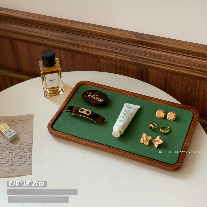 Masivus medžio papuošalų demonstravimo padėklas karoliai ir apyrankėms su veliūrine įdėkle — aukštos klasės stilius, 2024 rudens leidimas