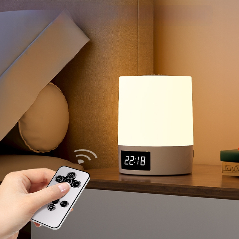 Lampă de noapte cu ceas și ecran LED, baterie reîncărcabilă, control tactil, iluminare ambientală, design geometric 3D