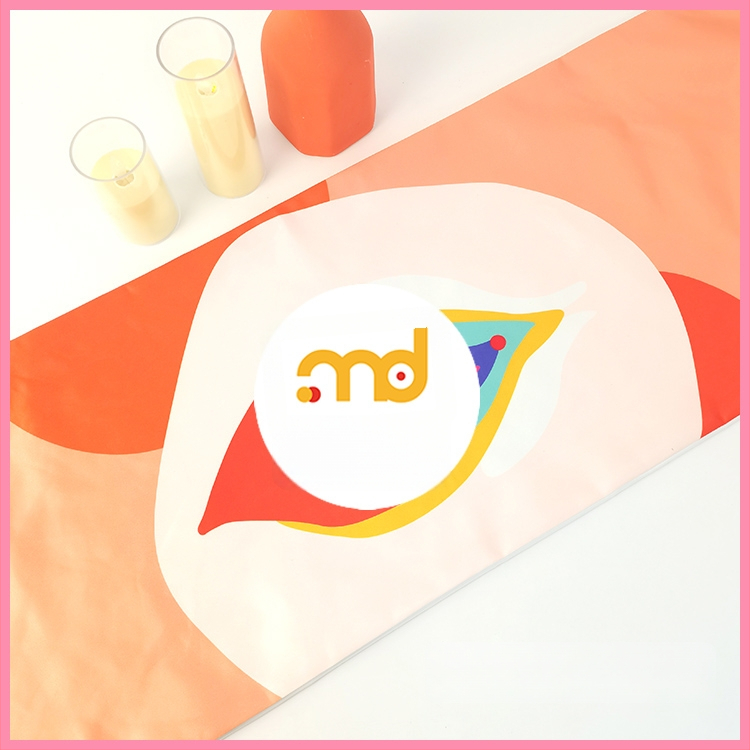 Satiinist voodi lõpu dekoratiivne šall, lihtne ja kaasaegne, hotellistiil