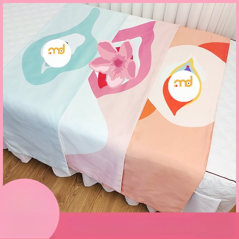 Satiinist voodi lõpu dekoratiivne šall, lihtne ja kaasaegne, hotellistiil