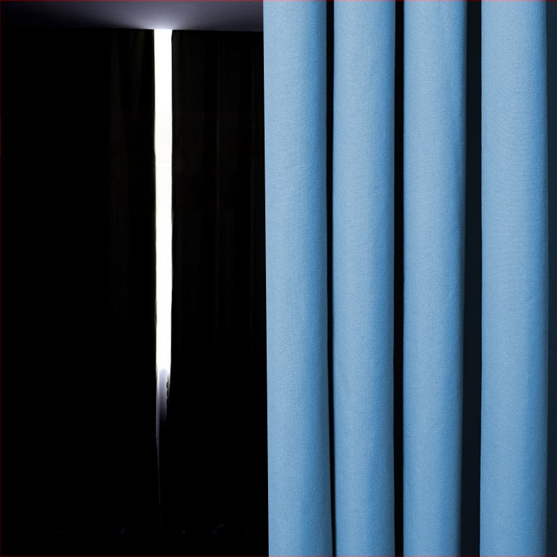 Draperie blackout Nordic din țesătură compozită, șină roman perforată, umbrire 71–90%, potrivită pentru living și dormitor.