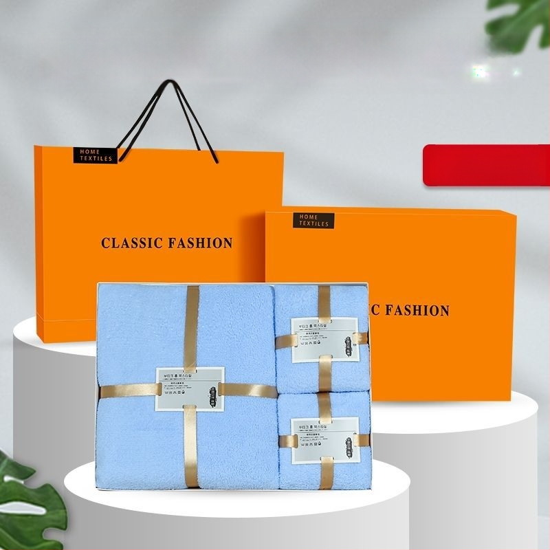 Комплект микрофибърни кърпи в подаръчна кутия; 600 GSM; плоско преплитане; възможност за печат на лого.