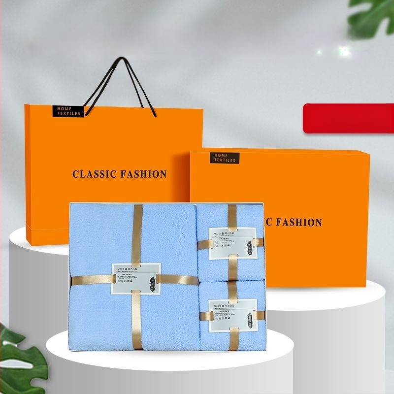 Комплект микрофибърни кърпи в подаръчна кутия; 600 GSM; плоско преплитане; възможност за печат на лого.