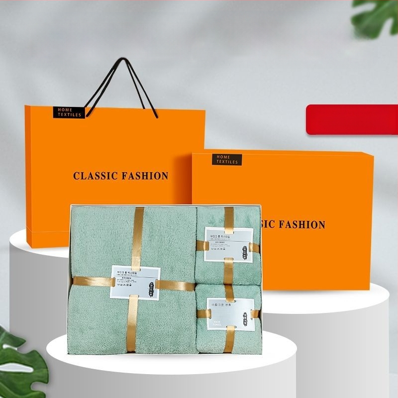 Комплект микрофибърни кърпи в подаръчна кутия; 600 GSM; плоско преплитане; възможност за печат на лого.