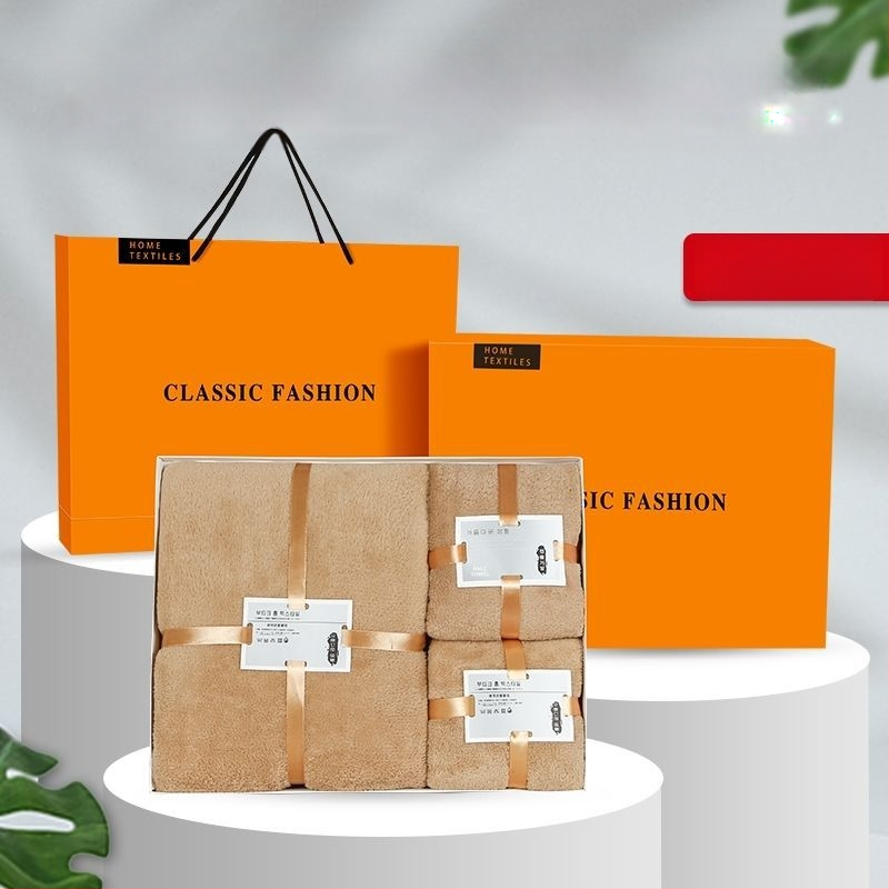 Комплект микрофибърни кърпи в подаръчна кутия; 600 GSM; плоско преплитане; възможност за печат на лого.