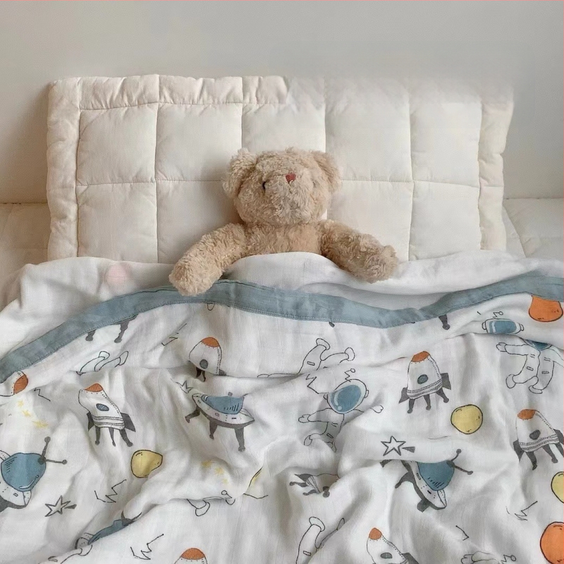 Bērnu segu no bambusa šķiedras, četrslāņu gāze ar multfilmas motīvu, svara zem 300 g, visām sezonām