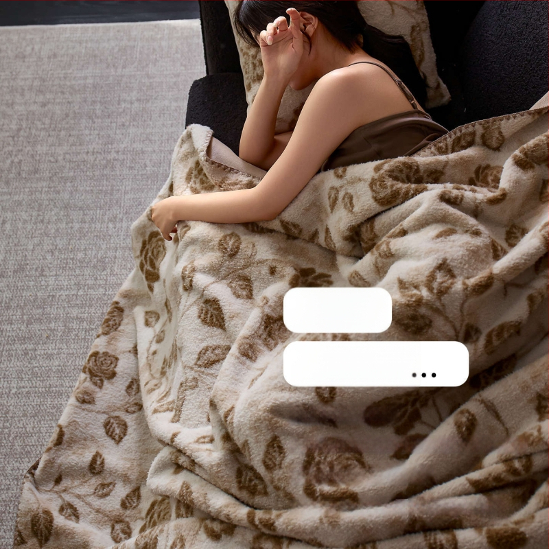 Зимно одеяло от имитационен кашмир с 50% акрилни влакна, реактивно багрене, тегло 0.55–1.0 кг, мотив растения и цветя