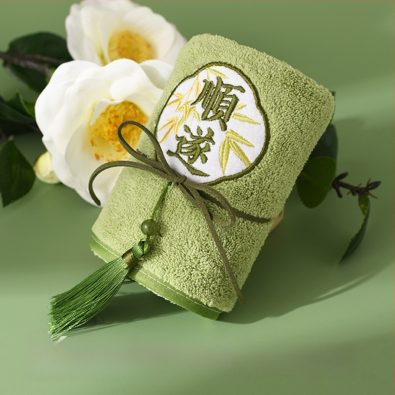 Izšūts dvielis ar pūsiem — kāzu suvenīru dāvana līgavas māsām (materiāls: audums; iepakojums: kartons; gadījums: kāzas; dāvanas nolūks: suvenīrs)