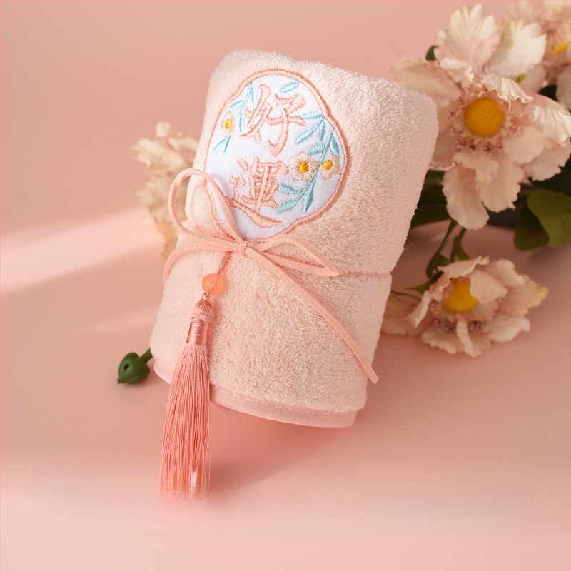 Izšūts dvielis ar pūsiem — kāzu suvenīru dāvana līgavas māsām (materiāls: audums; iepakojums: kartons; gadījums: kāzas; dāvanas nolūks: suvenīrs)