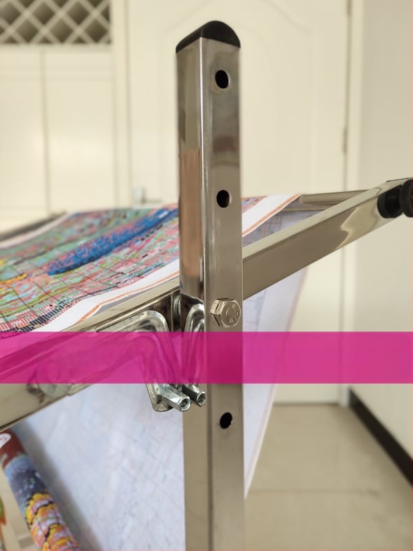 Keresztszemes hímzőkeret, állítható otthoni tartó, univerzális eszköz, műanyag lemezből készült konstrukció, kompatibilis 9 ct vászonnal