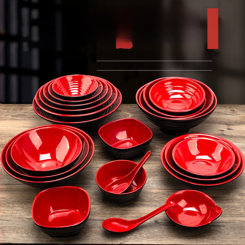 Melamininių dubenėlių rinkinys su šaukšteliu — nereguliarios formos, glazūruotas paviršius, vientisas raštas, logotipo spauda