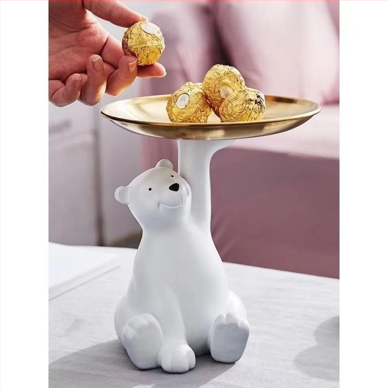 Nordiskā stila atslēgu uzglabāšanas dekors ar polārās lāča motīvu ieejai un viesistabai