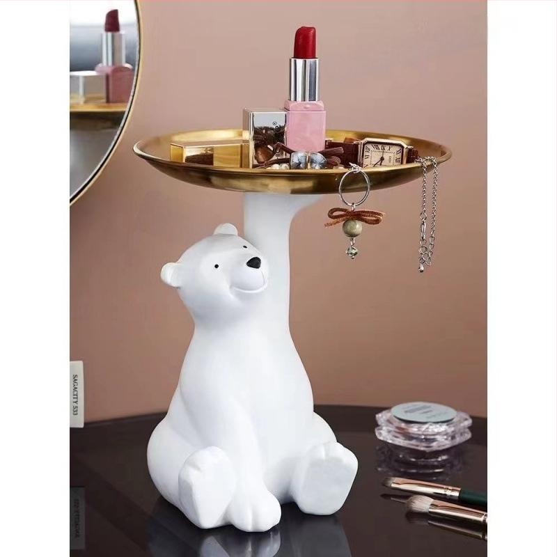 Nordiskā stila atslēgu uzglabāšanas dekors ar polārās lāča motīvu ieejai un viesistabai