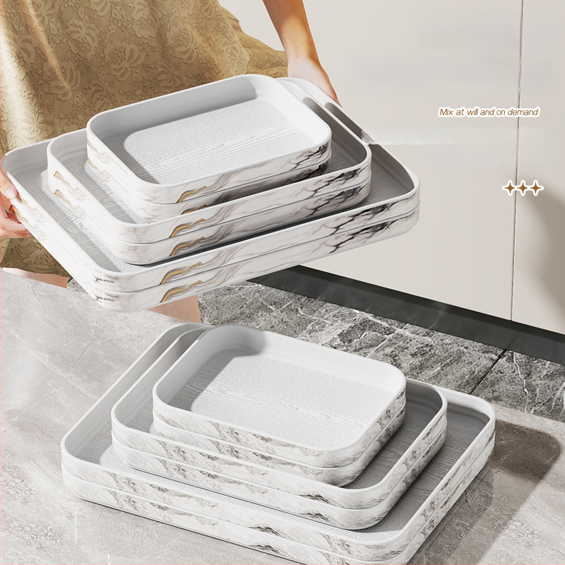 Eksponeerimisalus imitatsioonmarmori mustriga, triibuline muster, ruudukujuline plastmassist alus vannitoa valamule, luksuslik hoiustamine