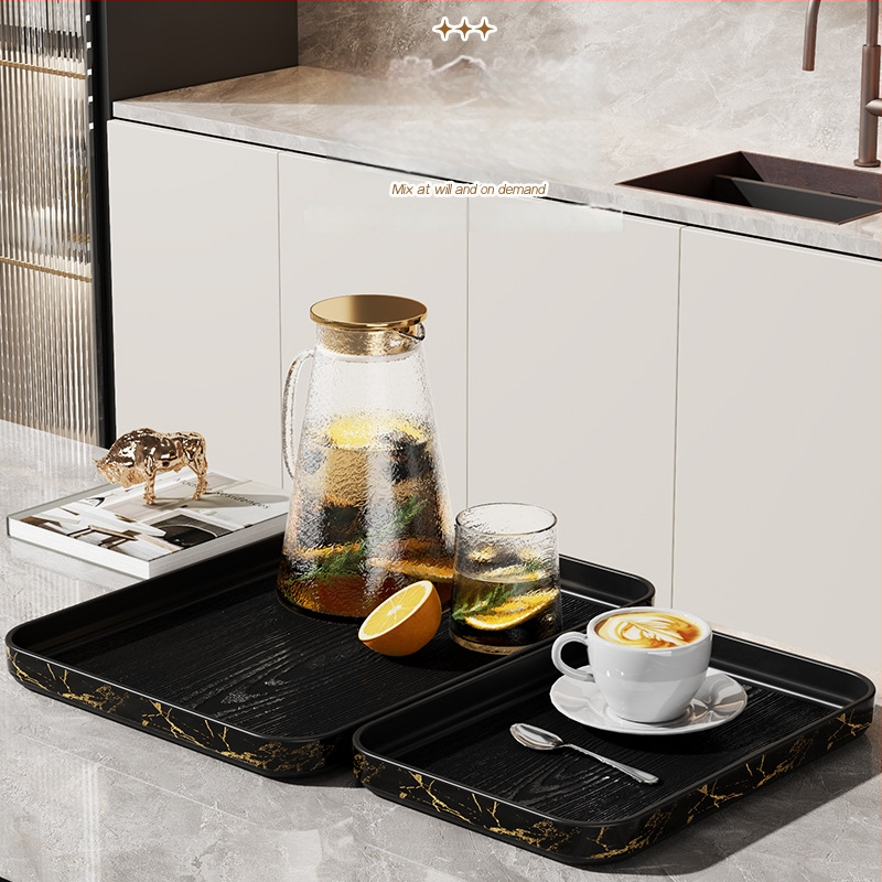 Eksponeerimisalus imitatsioonmarmori mustriga, triibuline muster, ruudukujuline plastmassist alus vannitoa valamule, luksuslik hoiustamine