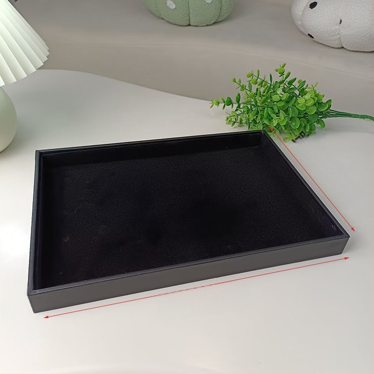 Flaneli nahast juveelide hoiukarp kaelakeede, käekellade ja kõrvarõngaste jaoks – kõva konstruktsioon, vaba stiil