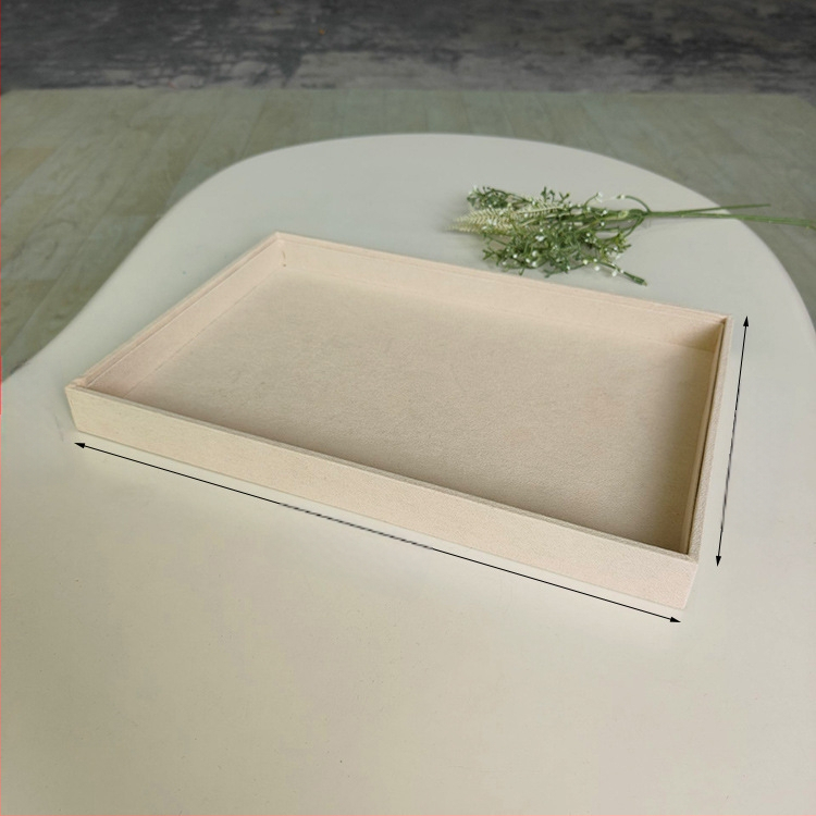 Flaneli nahast juveelide hoiukarp kaelakeede, käekellade ja kõrvarõngaste jaoks – kõva konstruktsioon, vaba stiil