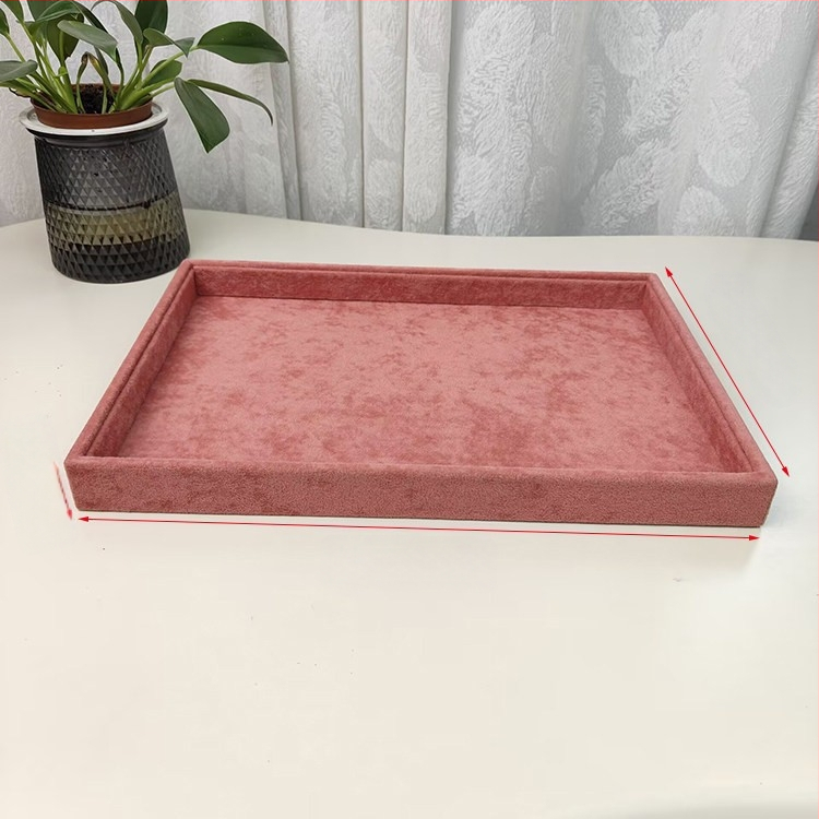 Flaneli nahast juveelide hoiukarp kaelakeede, käekellade ja kõrvarõngaste jaoks – kõva konstruktsioon, vaba stiil