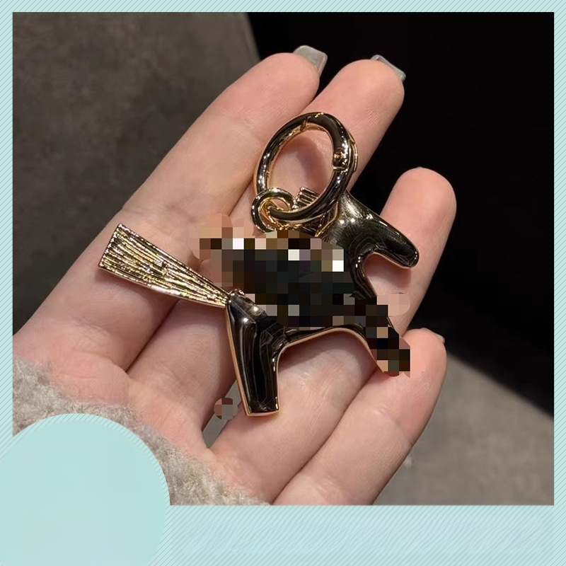 Somas kulons no sakausējuma, dzīvnieku raksts, pilsētas minimalistiskais stils, 2025. gada pavasaris