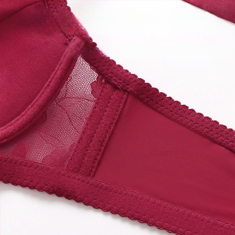 Krūšturis no neilona ar mežģīnēm, 3/4 kauss, plānas veidotas kausa formas, noņemamas dubultās siksnas, elpojošs un atbalstošs