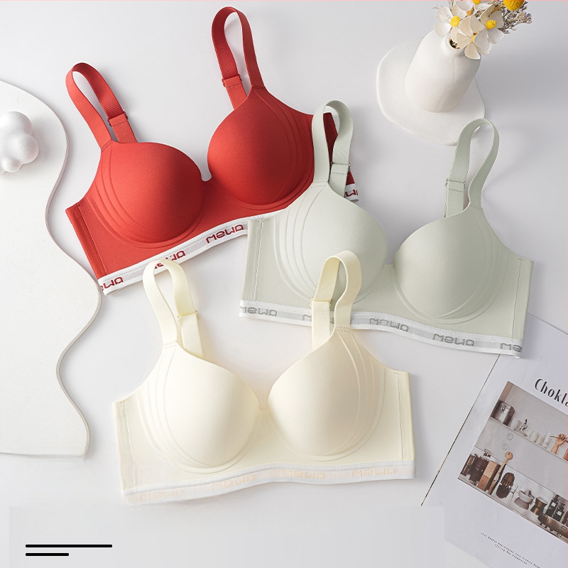 Sieviešu neilona krūšturis ar 3/4 krūšu kausu, plāns formēts kauss, fiksētas siksnas, mugurējā aizdare ar četrām rindu āķiem