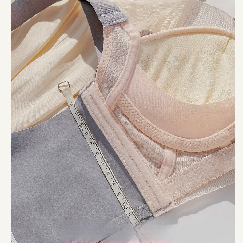 Krūšturis ar savākšanu, pacelšanu un regulēšanu; 3/4 krūze, bieza veidota krūze, fiksētas dubultās siksnas, mugurā četri aizdari