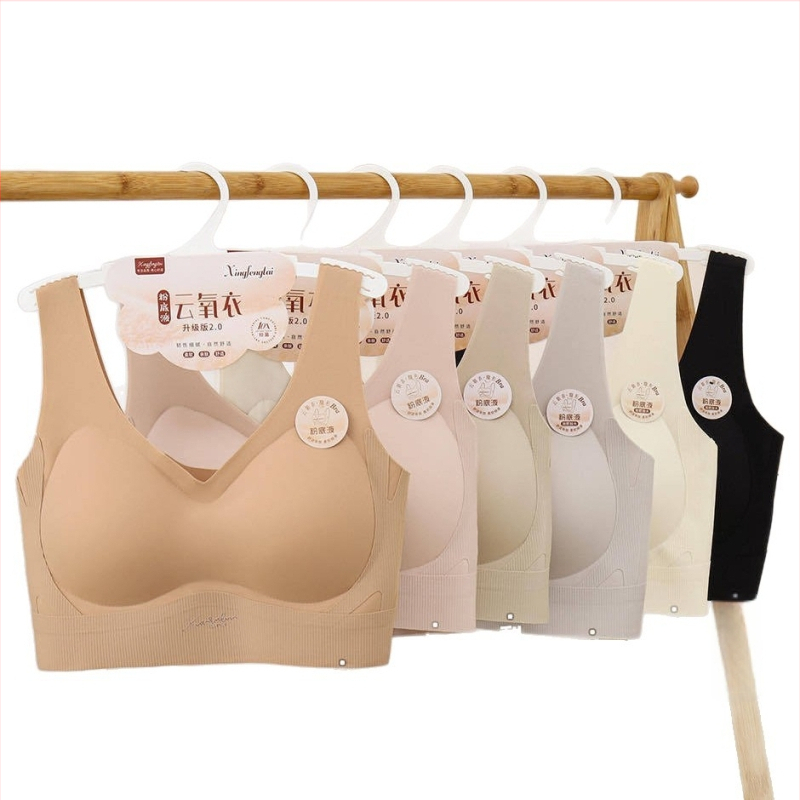 Sutiens ar 3/4 kupu, plānas veidotas kāji no sūnas, neilona audums, fiksētas dubultās siksnas, elpojošs, bezšuvju atbalsts