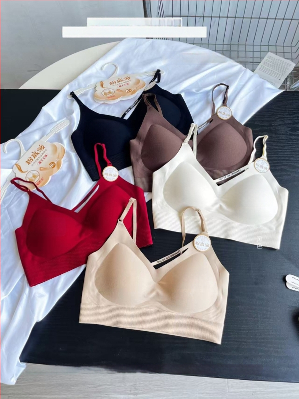 Nailona krūšturis ar 3/4 kausu, vidēji veidots kauss, bezšuvju fiksēts kauss, krūšu aplēšana, elpojošs, skaists aizmugures dizains