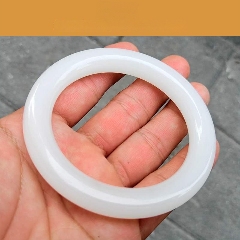 Гривна от емулсифицирано стъкло, Jingyu Island, полирана повърхност, естествен стил, пускане през пролетта на 2023 г.