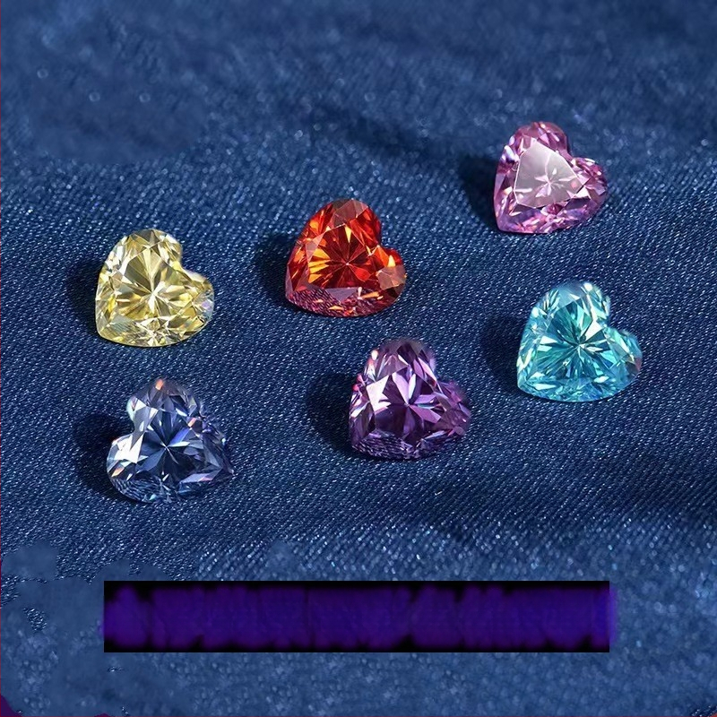 Сърцевиден Moissanite камък, чистота VVS; материал: изкуствен; обработка: рязане; категория: необработен камък/полуготов продукт