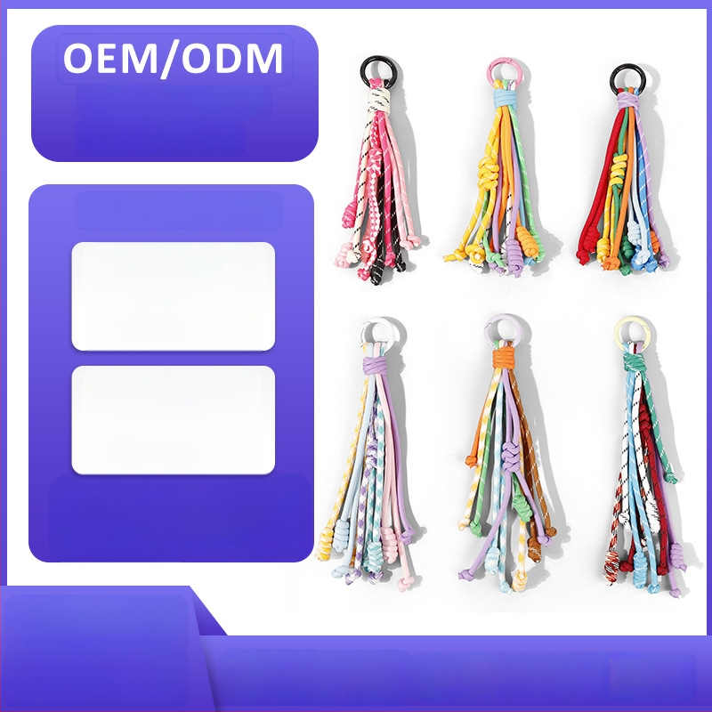 Moderns rokām darināts atslēgu piekariņš ar mezglu, poliestera aukla; somas dekora ar augu rakstu, personalizēta dāvana