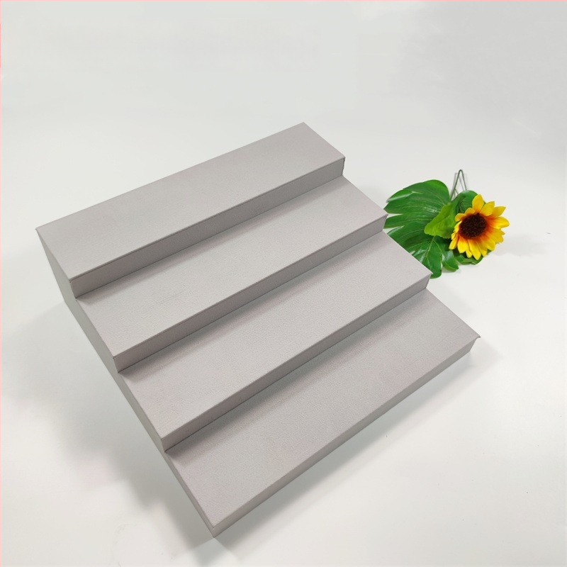 Penkių sluoksnių trapecijos dizaino išskleidžiamas laikiklis apyrankėms ir akinėms, metalinė konstrukcija, 2024 m. pavasaris