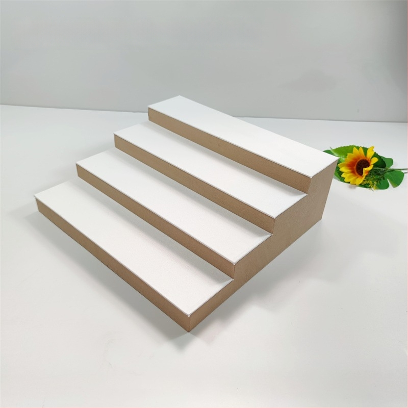 Penkių sluoksnių trapecijos dizaino išskleidžiamas laikiklis apyrankėms ir akinėms, metalinė konstrukcija, 2024 m. pavasaris