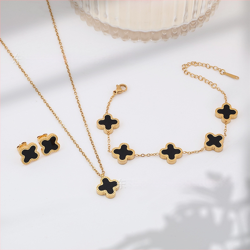 Četru lapu laimes juvelieru komplekts: kaklarota, rokassprādze un auskari no titāna tērauda, O-saites, elektroplatinga pārklājums